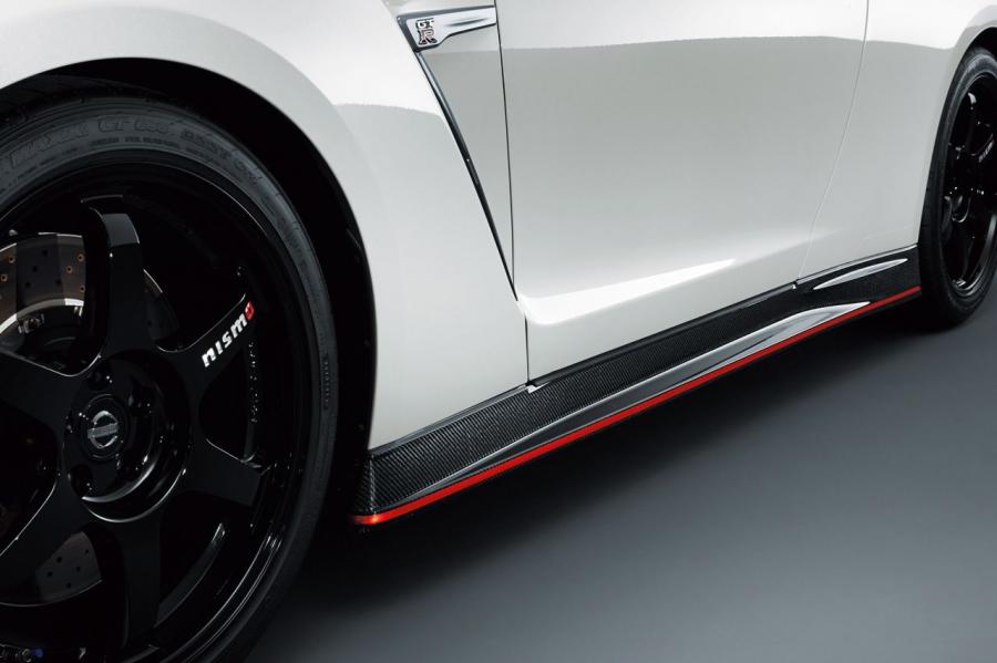  Nissan GT-R Nismo 2015 года  (фото 10 из 14)